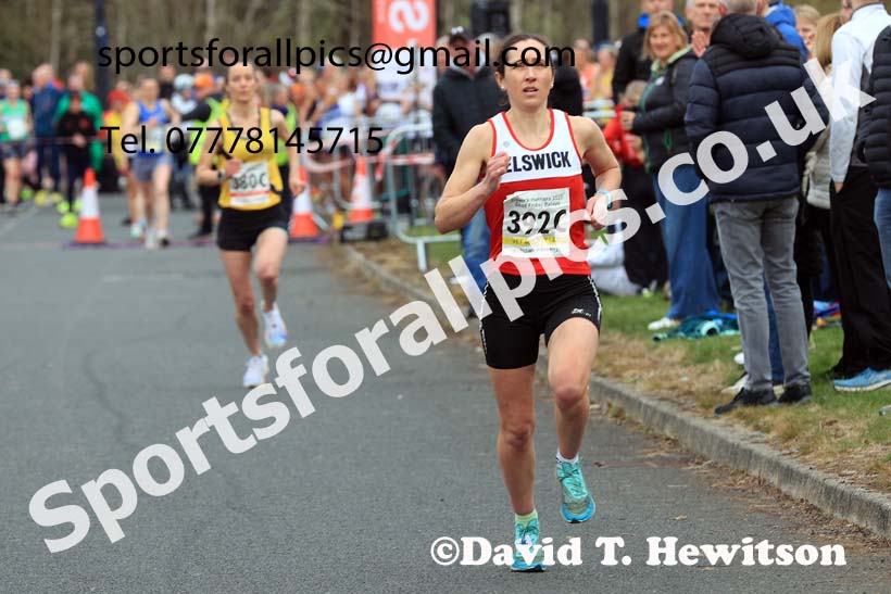 SSenior womens relay, 2025 Elswick Harriers Good Friday Road Relays, Newburn, Newcastle upon Tyne. Photo: David T. Hewitson/Sports for All Pics